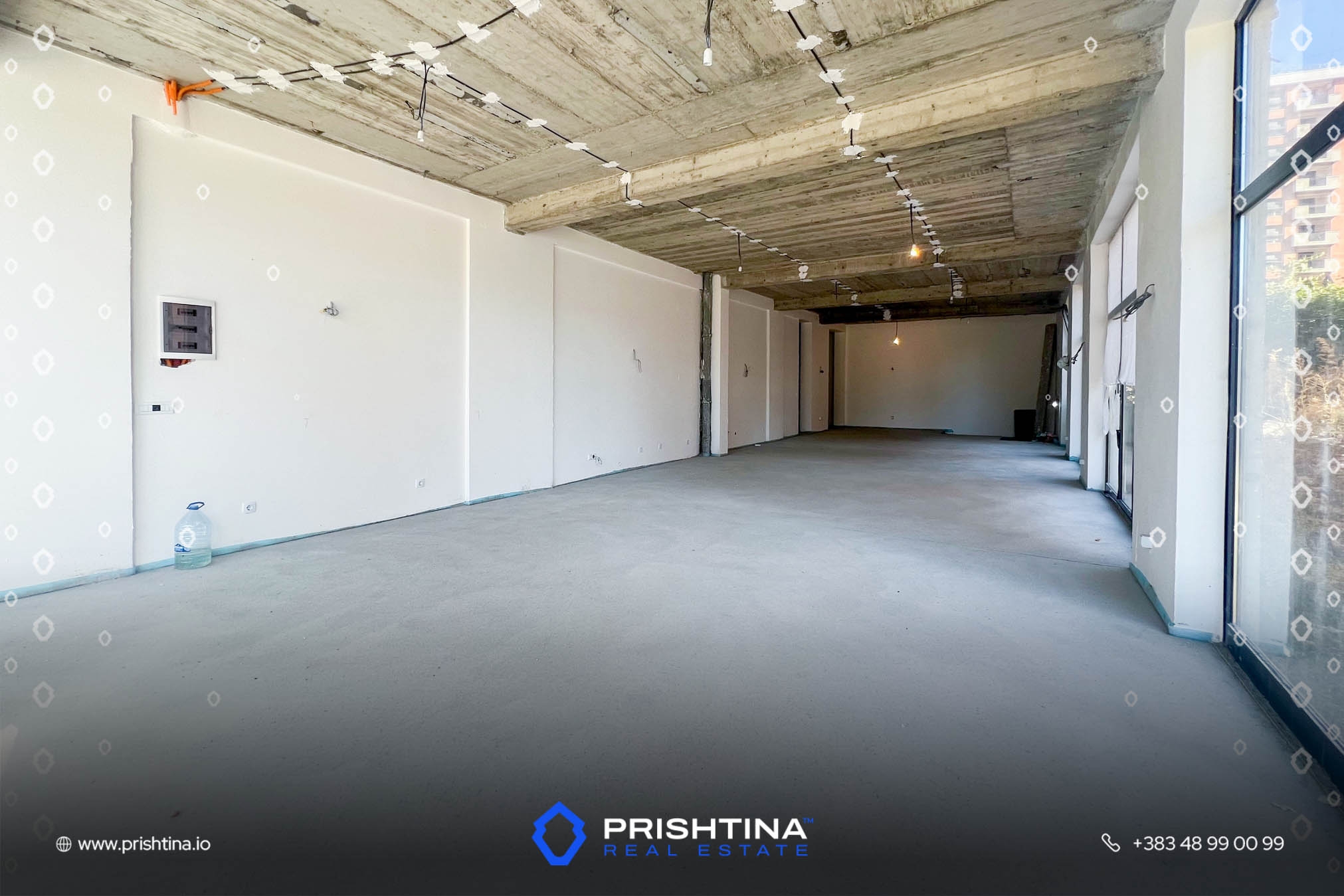 Lokal me qira 220m² te Rruga B - Image 1